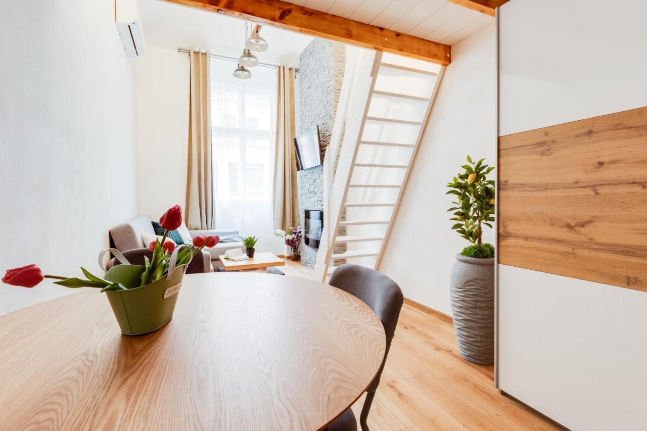 Dream Duplex On Riverside プラハ エクステリア 写真